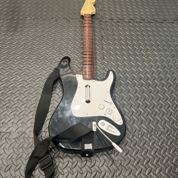 Rock Band Harmonix NWGTS2 Fender Stratocaster Guitar Wii Nintendo XBOX No Dongle - Picture 1 of 7